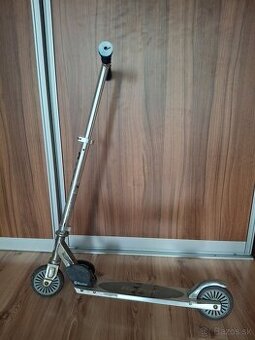 Kolobežka Razor
