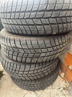 185/60R15 zimne Barum