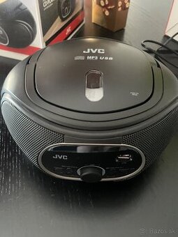 Rádioprijímač s CD