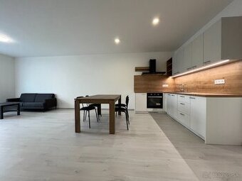 🌟 Na prenájom: 2-izbový byt s terasou a 2 parkovacie miesta