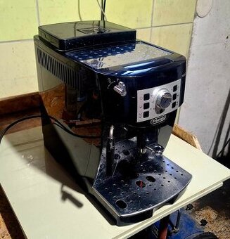 Predám použivaný Delonghi Magnifica S