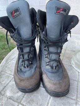 Treková zateplená obuv veľ. 43