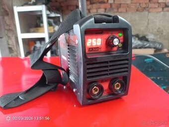 Invertorová zváračka Dnipro M SAB-250DPK