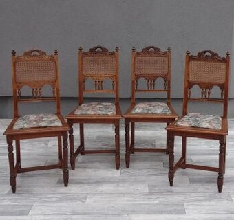 Set historických stoličiek – ( 4 ks ).