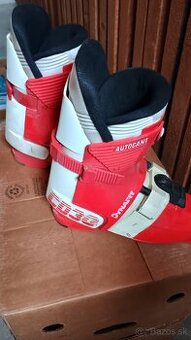 Lyže zadarmo, lyžiarky predám