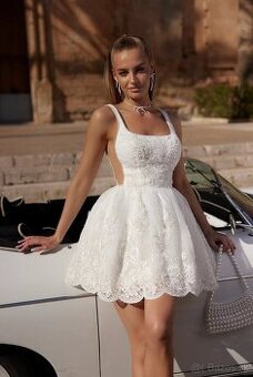 Krasné elegantné šaty M