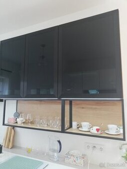 Horné kuchynské linky s osvetlením