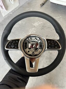 MERCEDES VOLANT