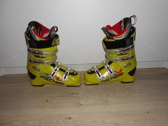 Predam v peknom stave panske lyziarky FISCHER RC4