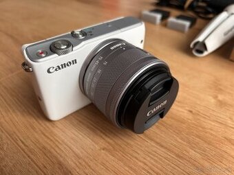 Canon EOS M10 + extra batéria + statív MANFROTTO MTPIXI