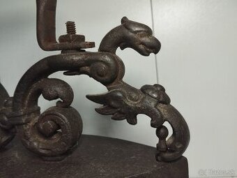 Atypická sběratelská žehlička DRAK s hvězdou