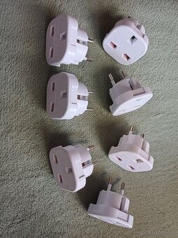 Predam 7ks redukcii(adaptery) do zasuvky na 220Volt