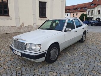 Mercedes W124 200E