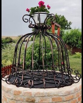 Okrasný poklop na studňu