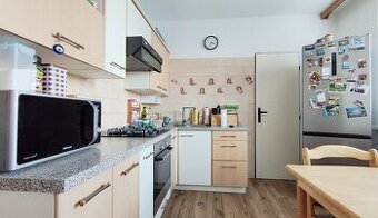 PREDAJ - 2 IZB. BYT S LODŽIOU V NOVÝCH ZÁMKOCH