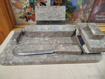 Na predaj MRAMOROVÁ PÍSACIA SADA z I.republiky--sada sa pred