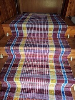 Koberec bordovo zlty