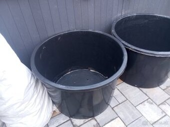 Predam velke kvetinace plastove cierne objem 210 l