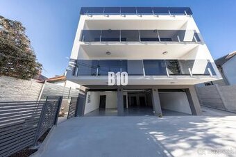 4IZBOVÝ BYT S TERASOU V PROJEKTE, V KTOROM SA NACHÁDZAJÚ LEN
