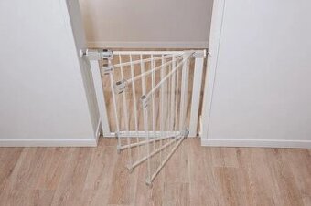 Zábrana na schody/do dverí Safety 1st a dvierkami