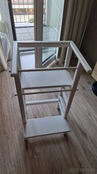 Detská stolička "učiaca veža"