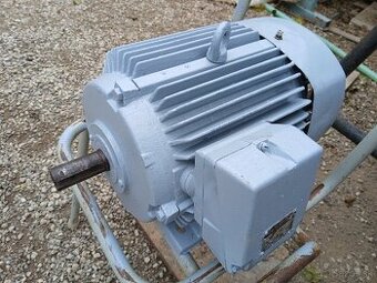 Predám elektromotor na 380V 5,5kw 2910otáčok