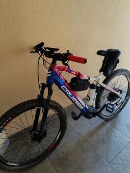 Crussis  e - Largo 9,6 M modro červená 2021