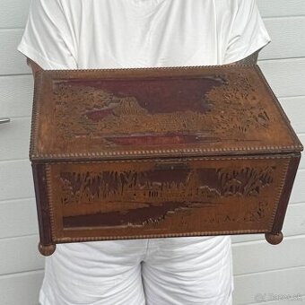 Starožitná velká dřevěná  truhla na šití