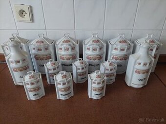 súprava koreničiek a nádob na potraviny