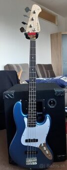 Držák kytary nebo baskytary k reprobedně či kombu