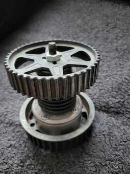 Stojan na pera z autodielov