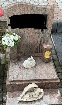 Komplet urnový hrob