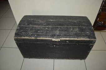 predam velka drevena starozitna truhlica