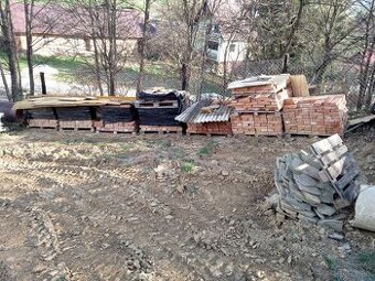 Predám staré očistené tehly cena za kus 40-cent.