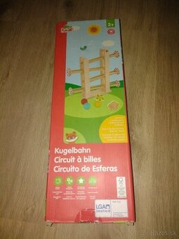 Drevená guľôčkova dráha pre najmenších