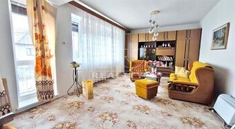 Zaujímavý rodinný DOM s veľkým pozemkom v tichej... - 1