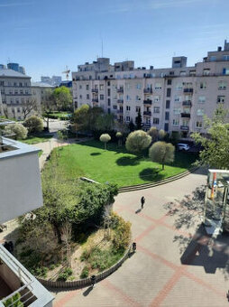 BA I. Na prenájom 2 izbový byt na nám. Martina Benku