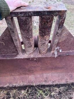 Nový približovací štít na traktor