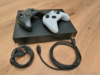 XBOX ONE X + 2 ovladace