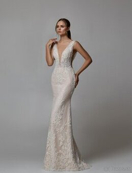 Úzke čipkové svadobné šaty