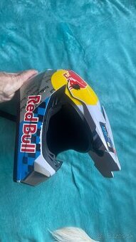 Prilba red bull velkost S