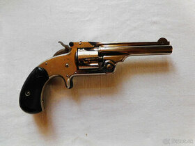 Revolver Smith a Wesson, ráže 32, jednočinný