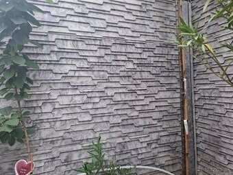 Betónové panely a stĺpik na plot