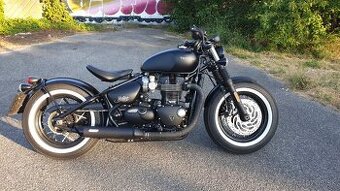 Triumph Bonneville Bobber Black