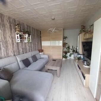 Priestranný dvojizbový byt s dvoma balkónmi Dubnica n. Váhom