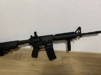Airsoftová elektrická M4