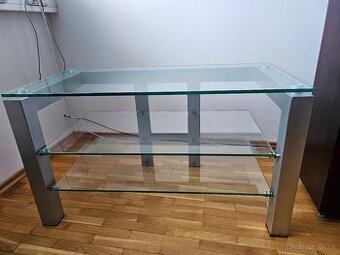 Stolík pod televízor