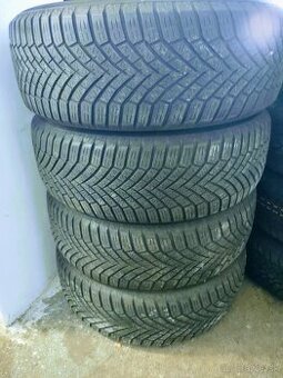 Zimné pneu 215/60 R16 Yokohama
