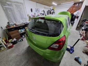 Predam zadne okno opel corsa D