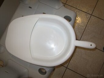 Sanitárna nádoba na stolicu